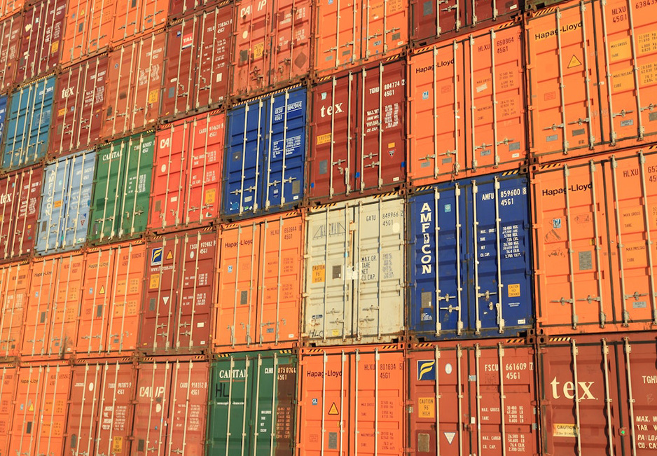 國(guó)外某大型碼頭倉(cāng)儲(chǔ)