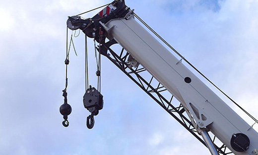 工廠設(shè)備吊裝案例